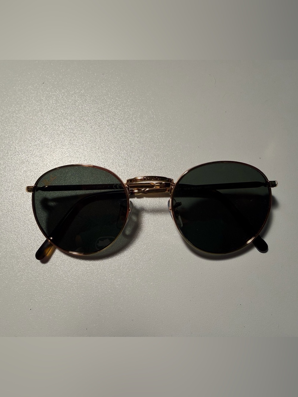 Ray-Ban Gold Sunglasses RB 3637
NEW ROUND - Great condition
